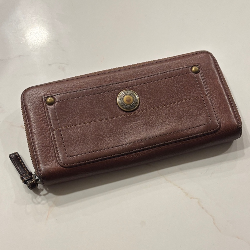 Vintage Coach Chelsea Pebble Brown Leather Zip Wallet.